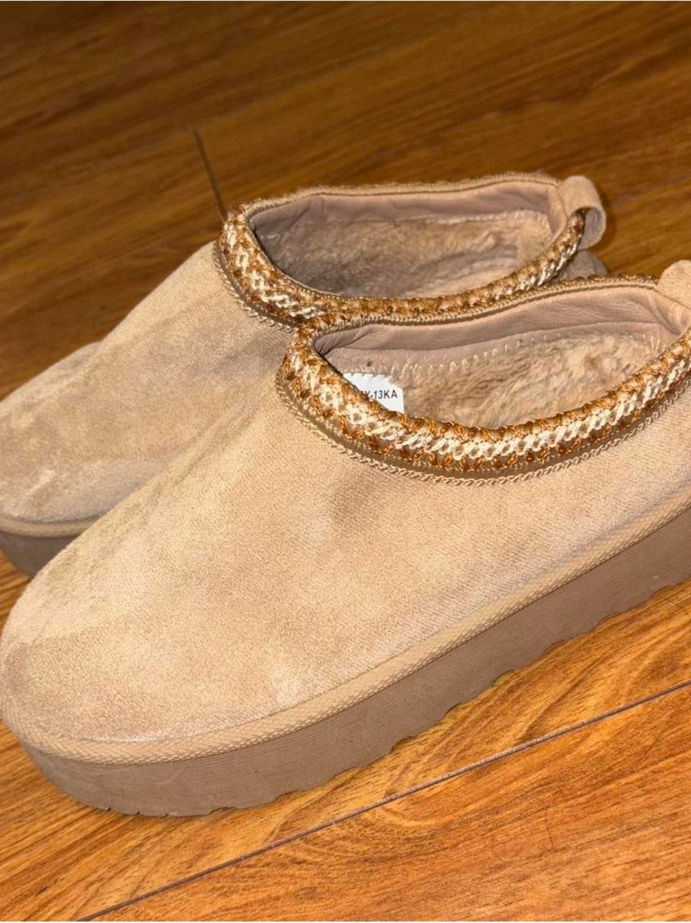 Mudd tan suede platform slippers